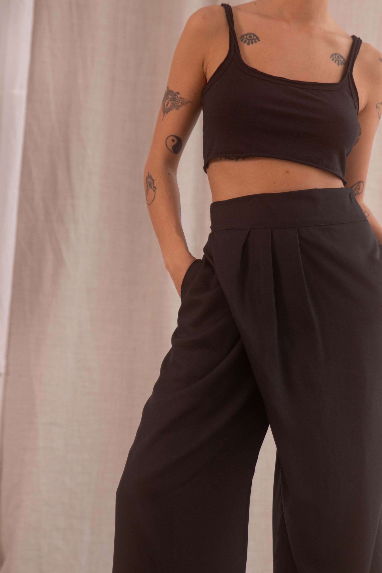 BLACK WIDE TROUSERS