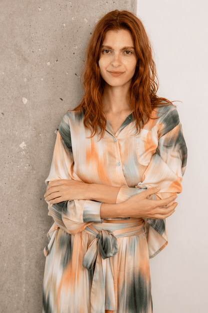 Printed Cropped Ecovero Viscose Oversized Shirt worn by a model, showcasing its fluid design and modern silhouette.