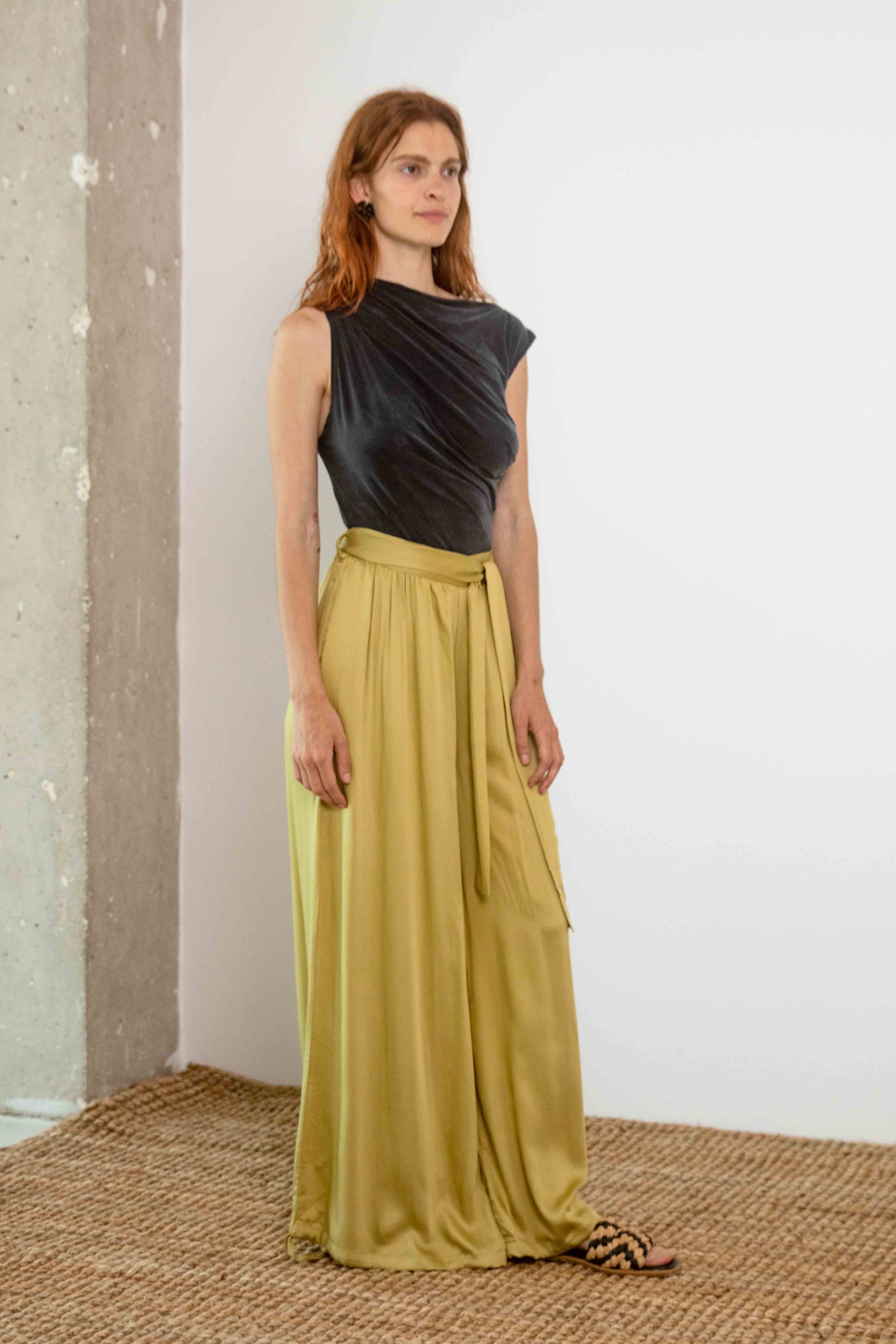Wide Ecovero Trousers worn by a model with a dark top, showcasing a relaxed silhouette and effortless elegance.