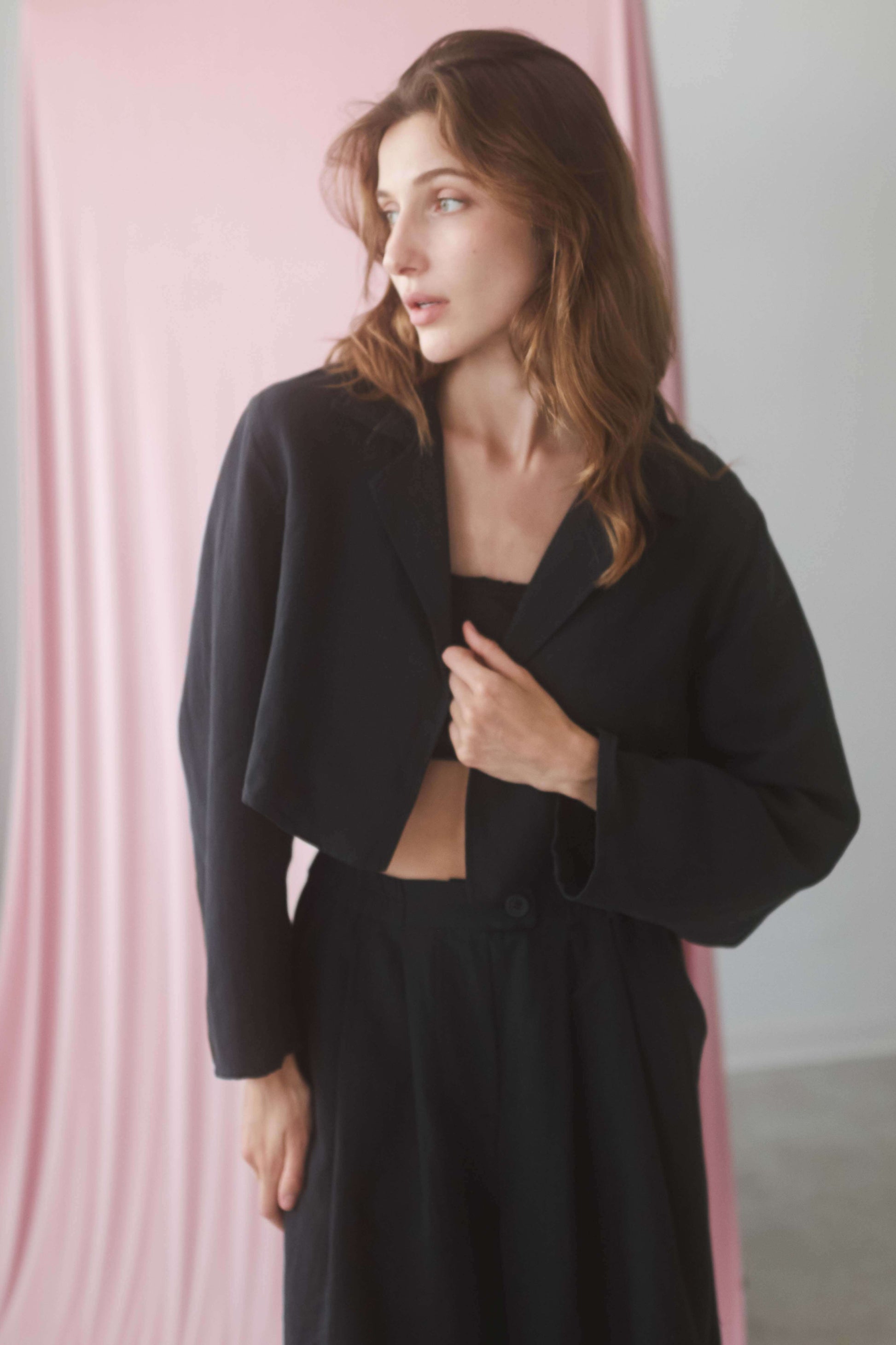 BLACK CROP JACKET | COSSAC