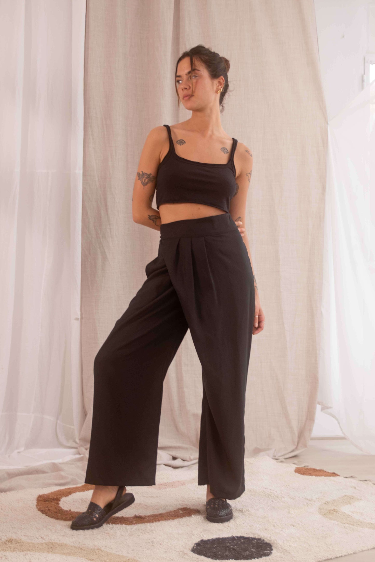 BLACK WIDE TROUSERS