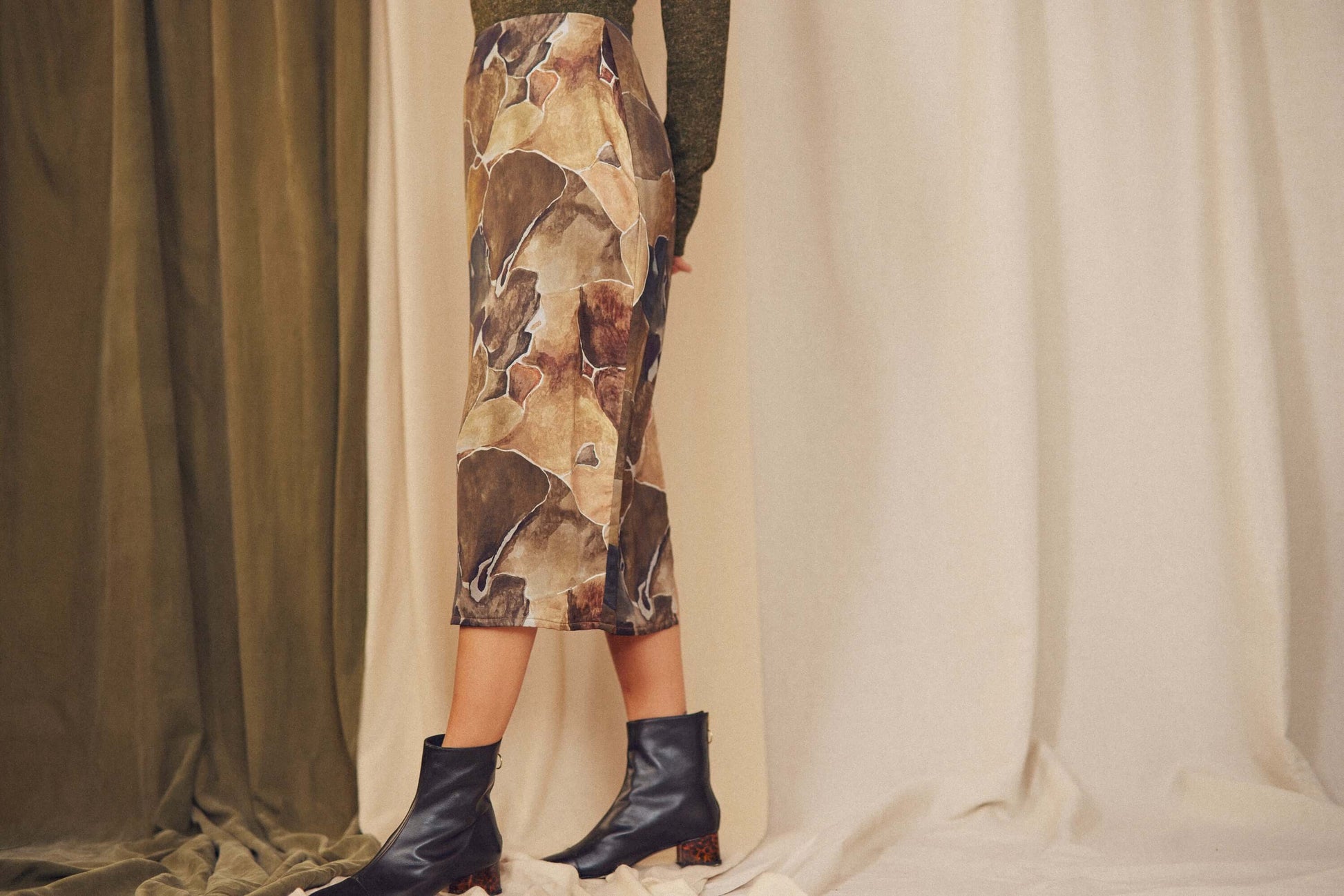 Printed Ecovero Pencil Midi Skirt | COSSAC