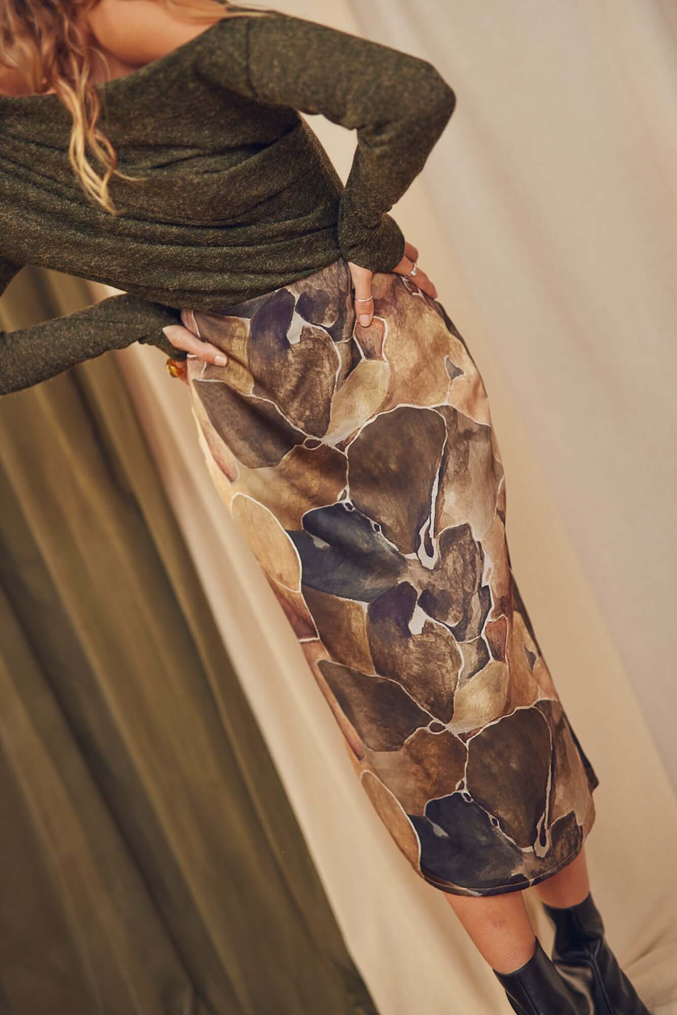 Printed Ecovero Pencil Midi Skirt | COSSAC