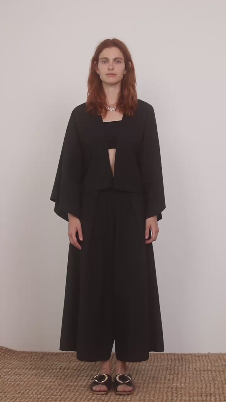 Wide Culottes in Organic Cotton in Black worn by a model, showcasing an oversized and cropped design.