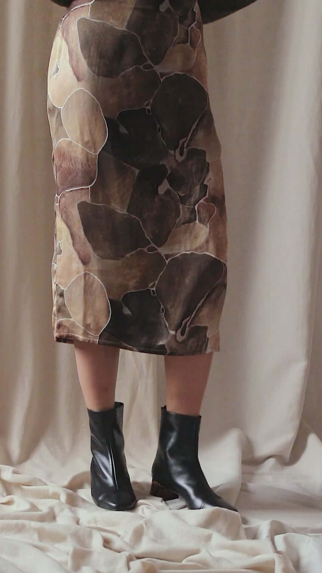 Printed Ecovero Pencil Midi Skirt | COSSAC